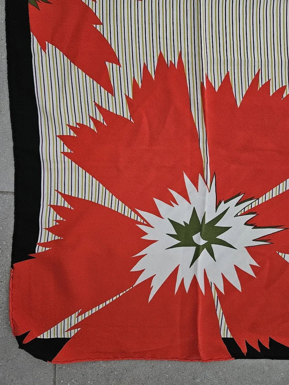 ❤️NINA RICCI Red and White Floral Silk Scarf made in Italy 32